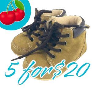 OshKosh B'Gosh Brown Suede Lace Up Soft Bottom Baby Boots Shoes in size 2 Months